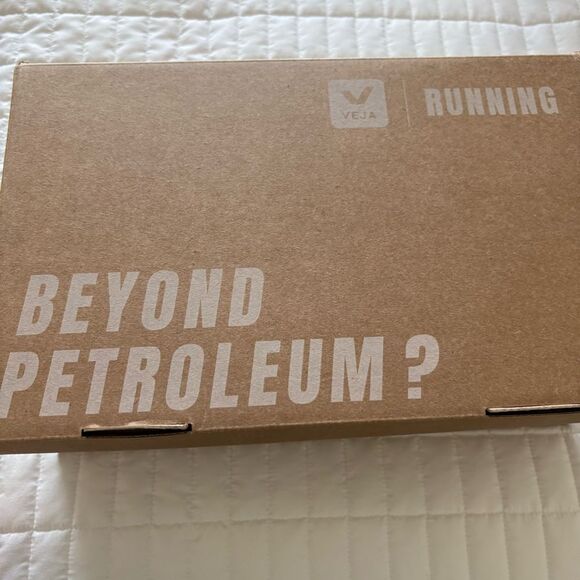 NWT Veja Marlin V-Knit Running Shoes in Chalk and Pierre Size 9 - Picture 7 of 7